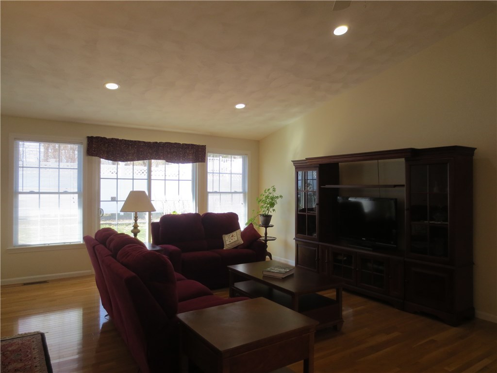 18 Macarthur Road Woonsocket, RI 02895 - Photo 8 of 28