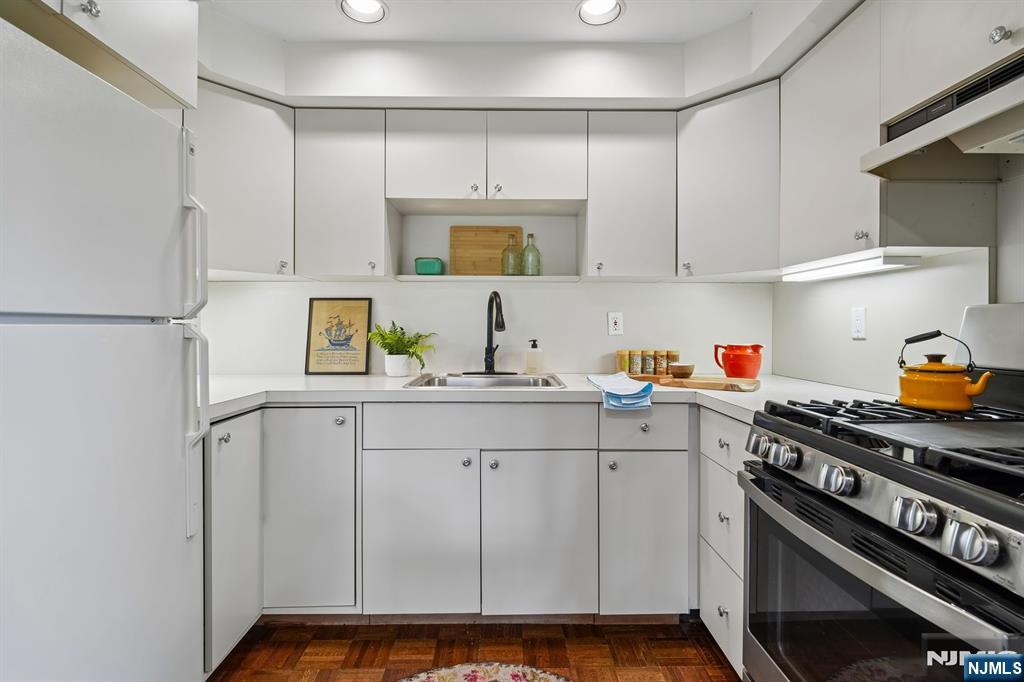 658 Ridgewood Road, Unit C0001 Maplewood, NJ 07040 - Photo 23 of 29