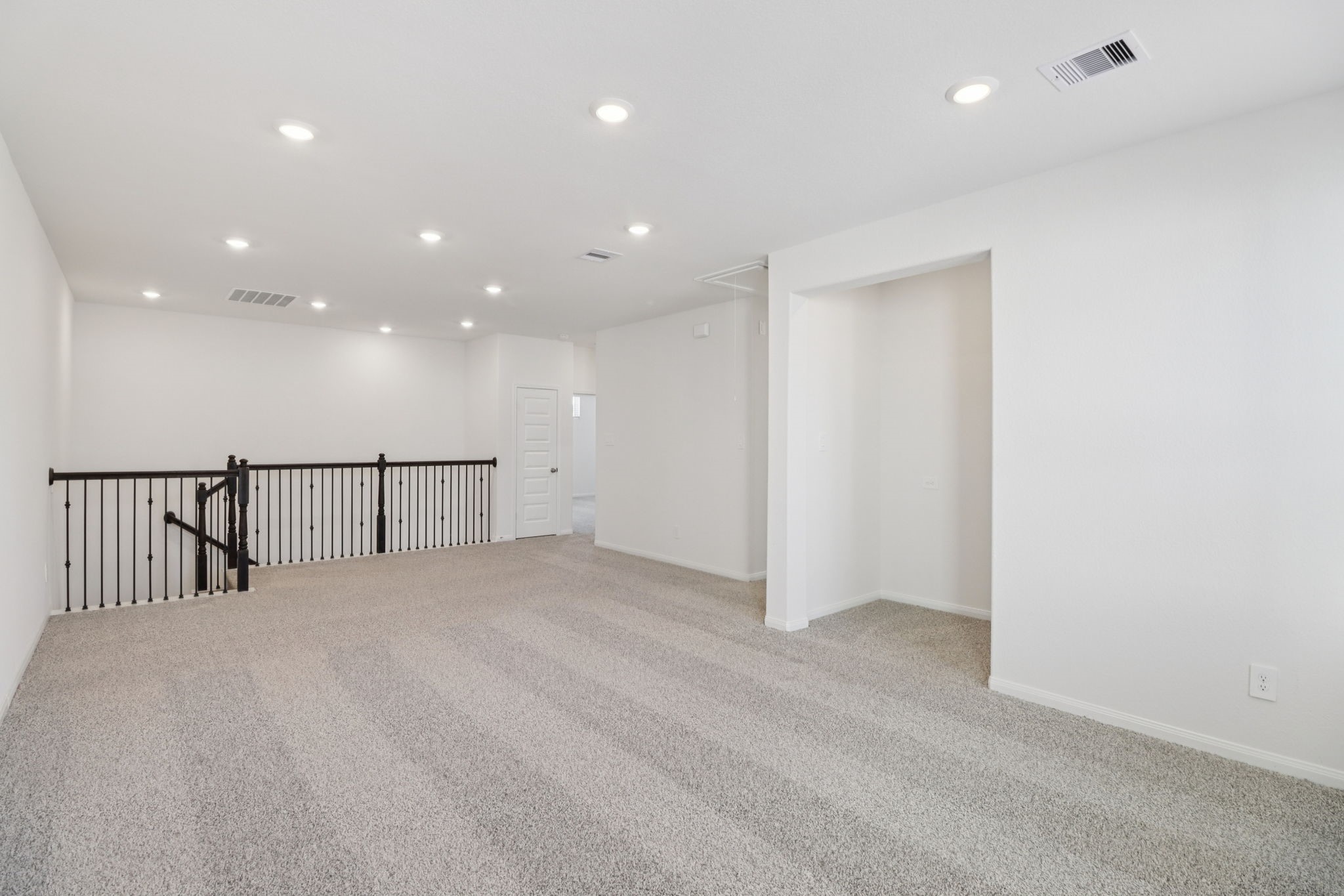 708 Topwater Trail Kemah, TX 77565 - Photo 21 of 43 a view of an empty room