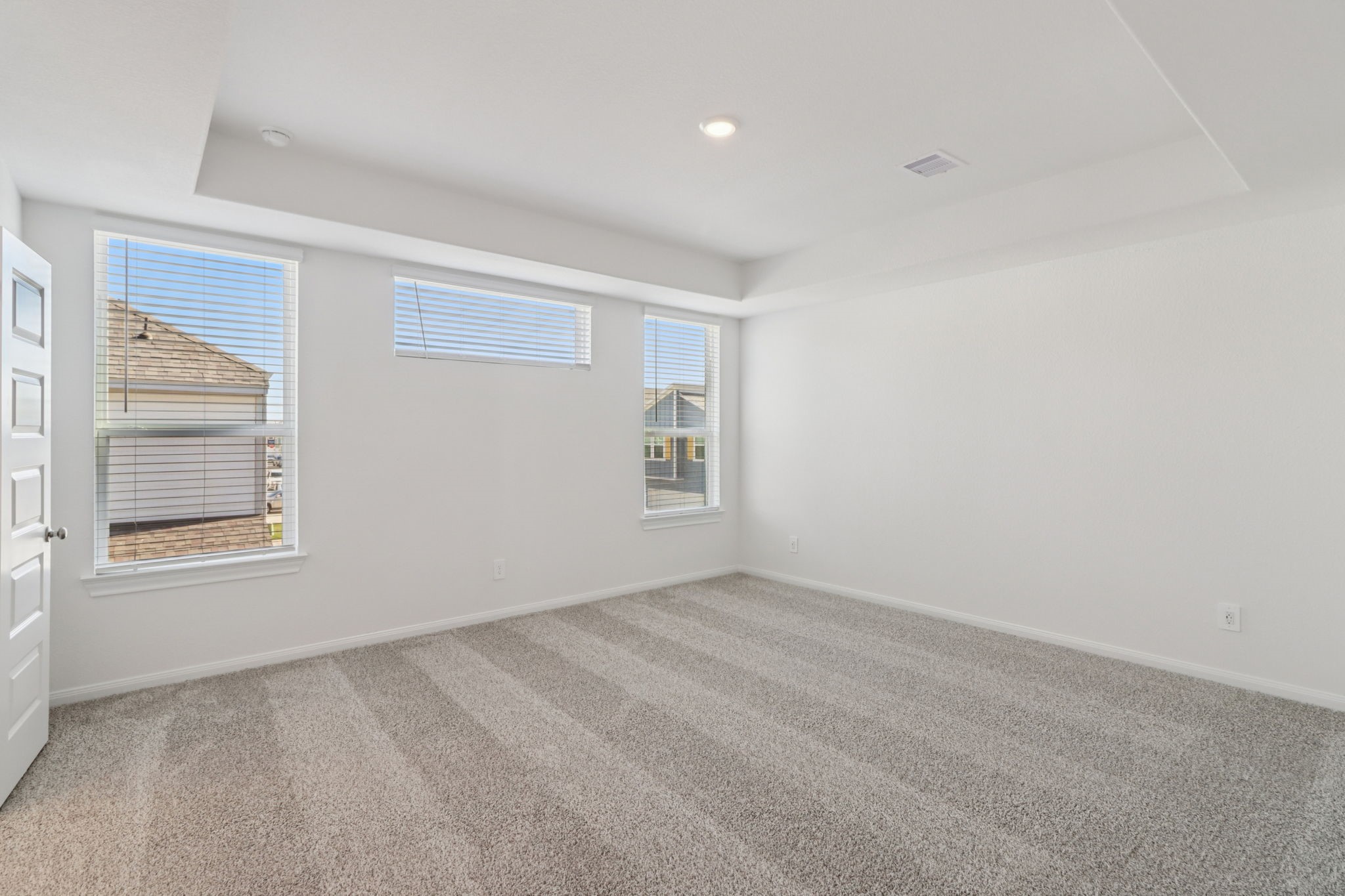 708 Topwater Trail Kemah, TX 77565 - Photo 29 of 43 an empty room with a window