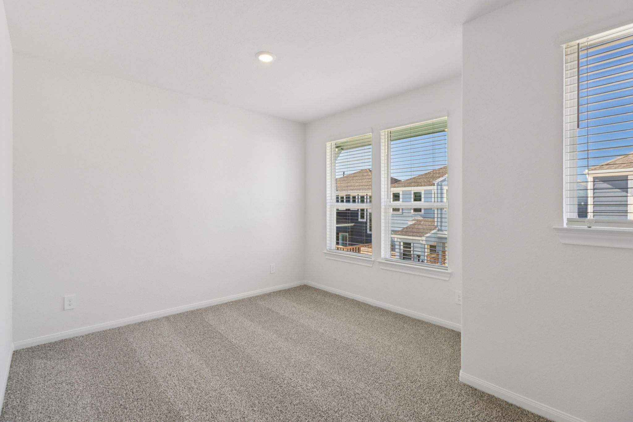 708 Topwater Trail Kemah, TX 77565 - Photo 33 of 43 an empty room with windows