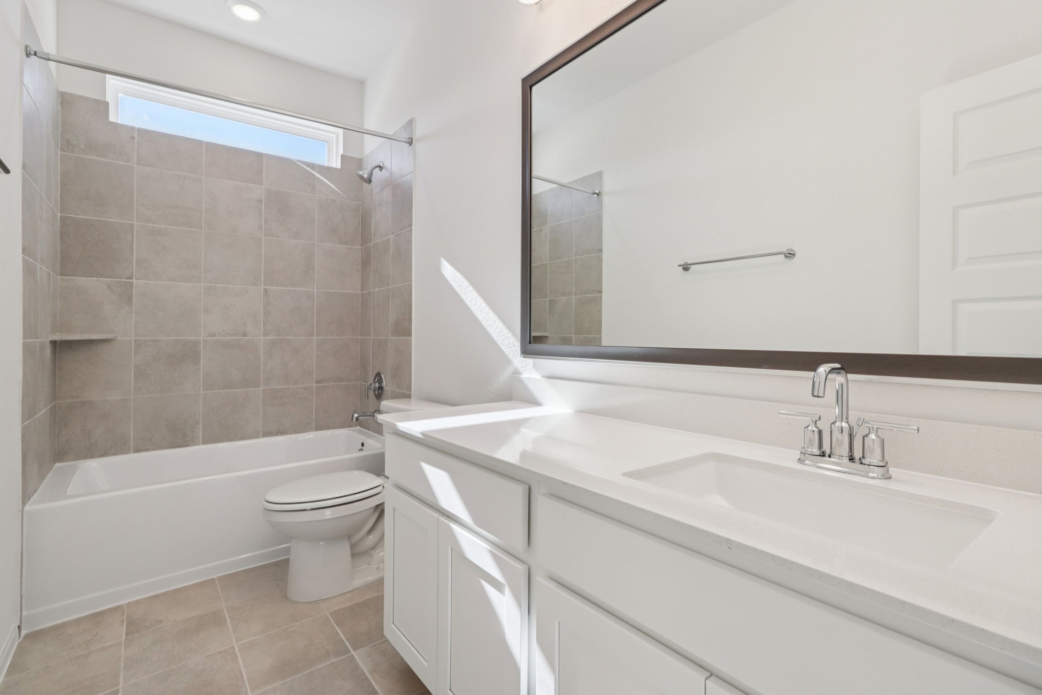 708 Topwater Trail Kemah, TX 77565 - Photo 39 of 43 a bathroom with a sink a toilet and a bathtub