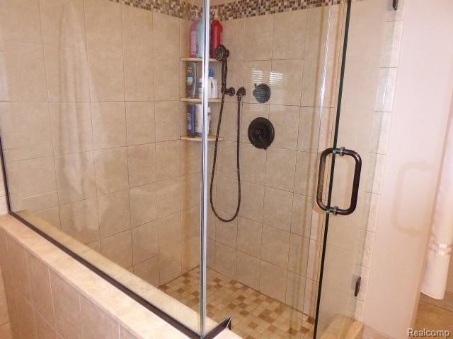668 Lockmoore Court Rochester, MI 48307 - Photo 19 of 22 P1000404.JPG