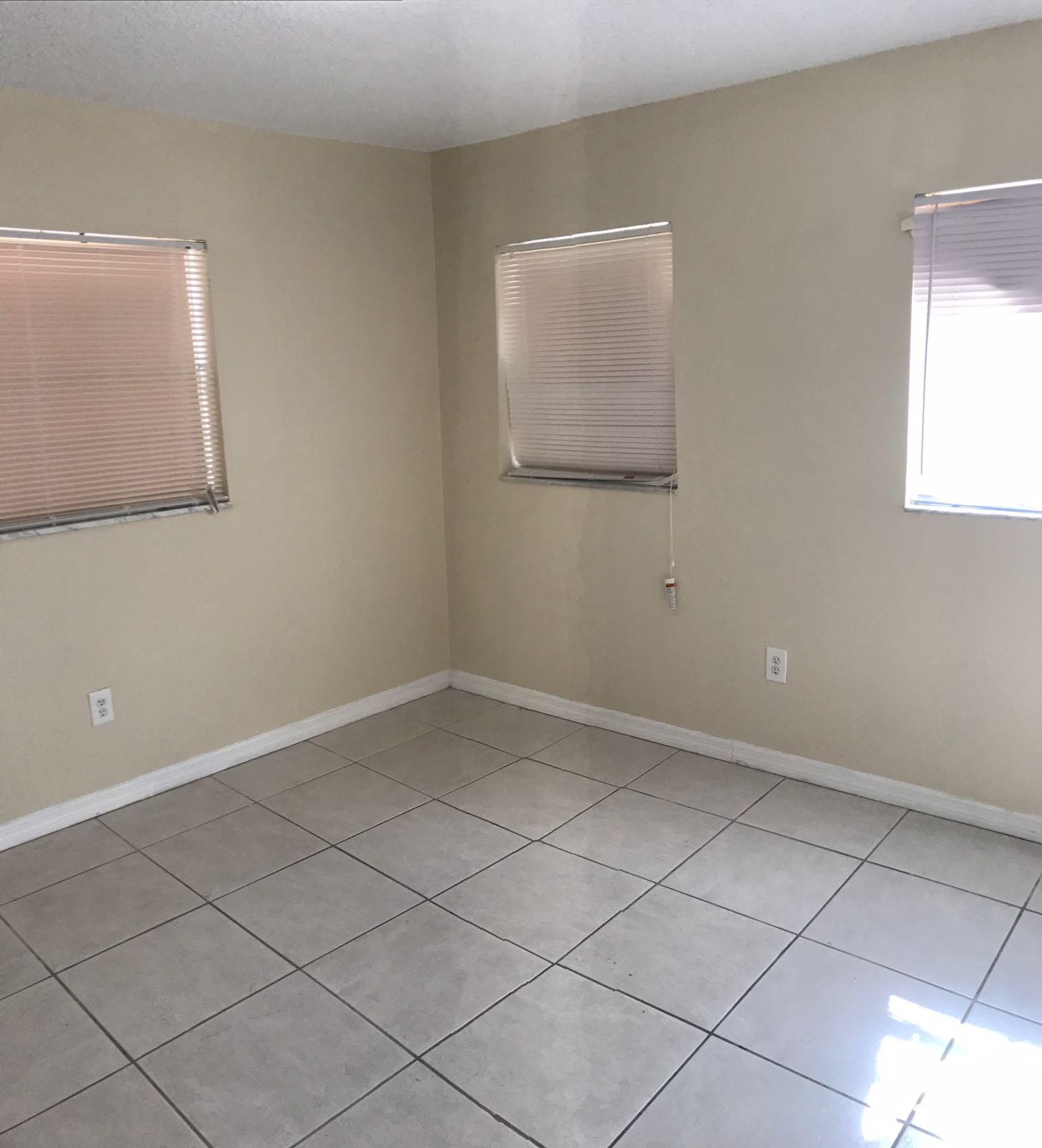 22260 Southwest 62nd Avenue Boca Raton, FL 33428 - Photo 8 of 12 e57f9d12-6a4e-421e-b858-84e734de796a