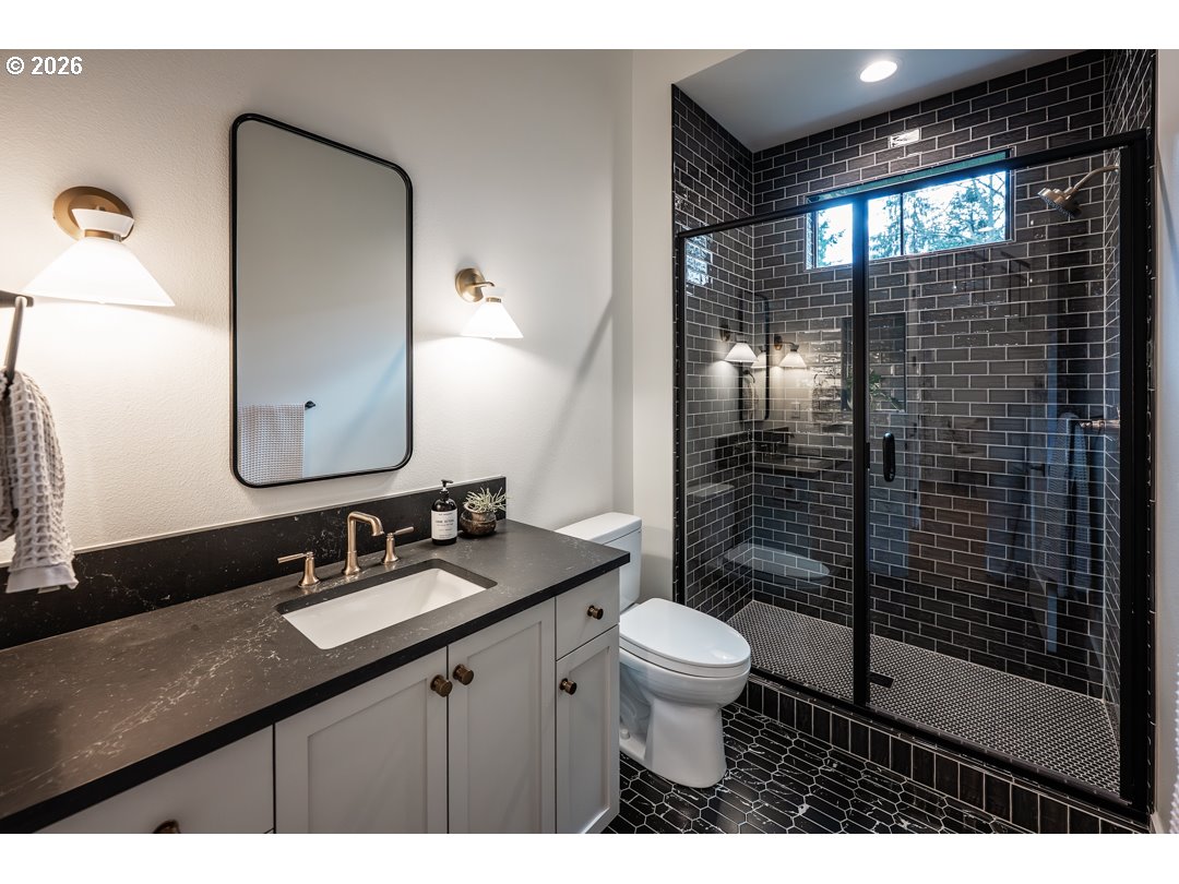 2764 Glenhaven Road Lake Oswego, OR 97034 - Photo 11 of 27 Bathroom