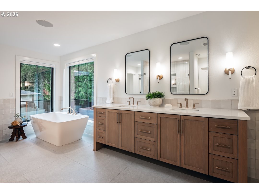 2764 Glenhaven Road Lake Oswego, OR 97034 - Photo 13 of 27 Owner's Suite Bathroom