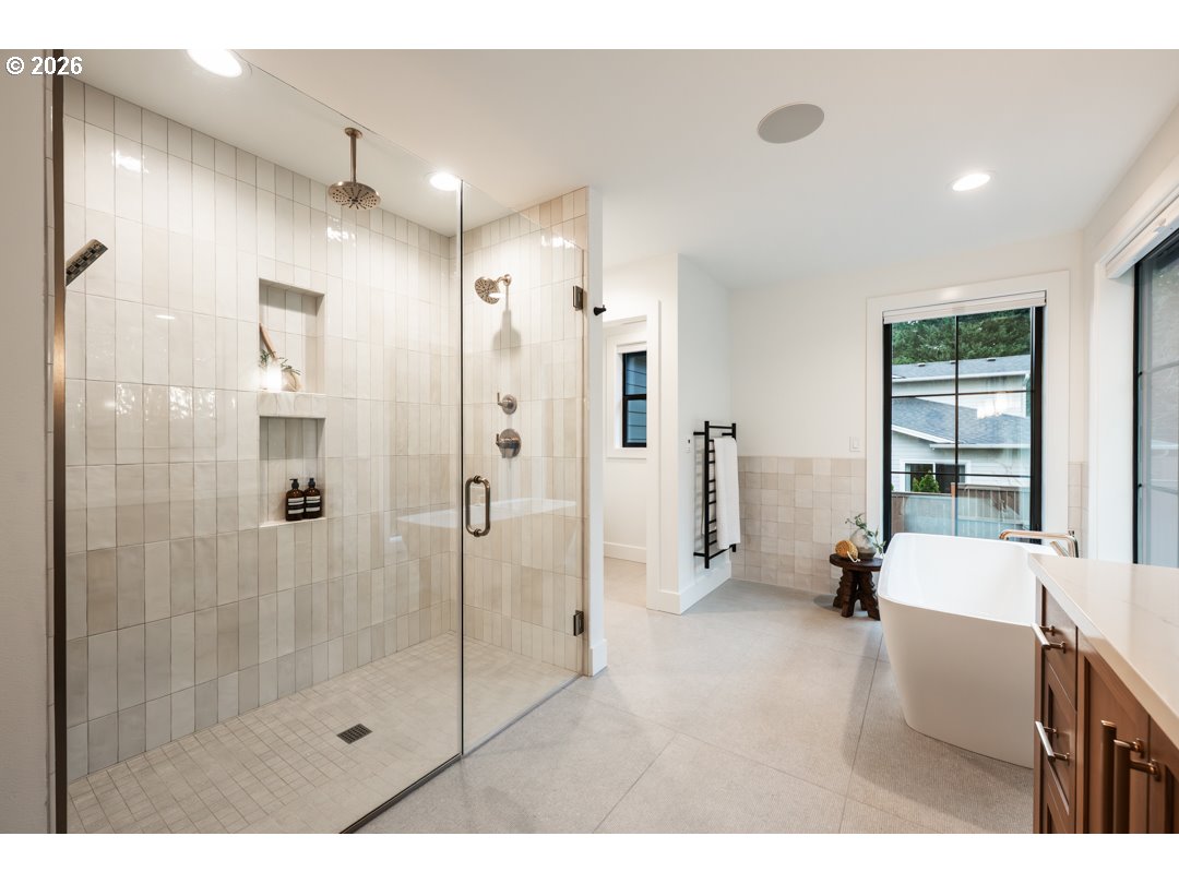 2764 Glenhaven Road Lake Oswego, OR 97034 - Photo 14 of 27 Owner's Suite Bathroom