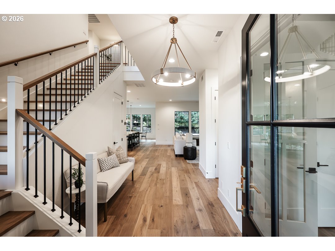 2764 Glenhaven Road Lake Oswego, OR 97034 - Photo 2 of 27 Entrance/Foyer