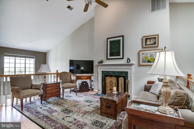 $351,100 | 408 Overlook Drive, Unit 8, Occoquan, VA 22125