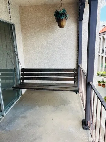 a view of entryway with a front door