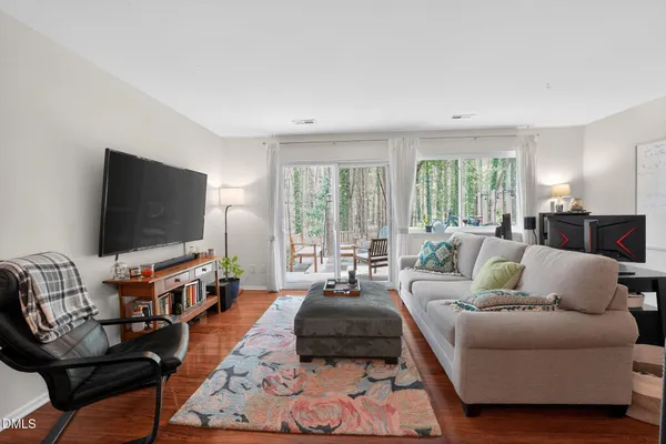 $285,000 | 220 Elizabeth Street, Unit A15, Chapel Hill, NC 27514