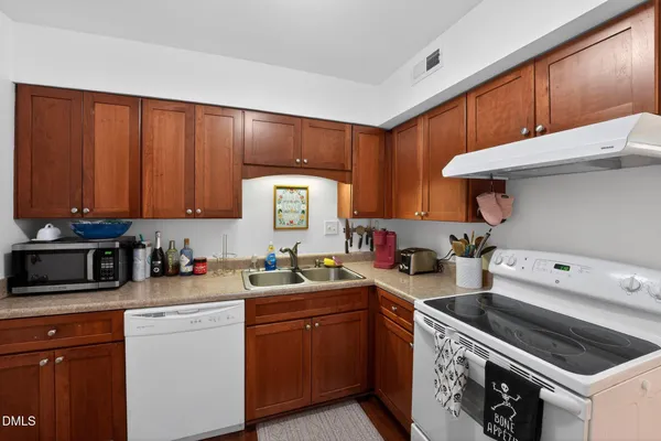 $285,000 | 220 Elizabeth Street, Unit A15, Chapel Hill, NC 27514
