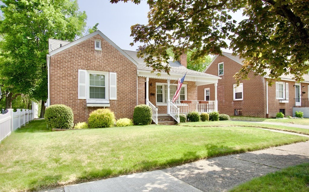 79 Strong Street Springfield, MA 01104 - Photo 3 of 39 Gallery Image 3
