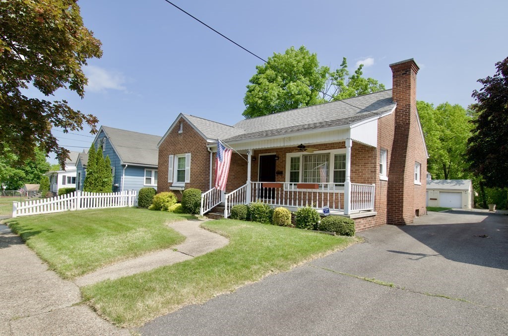 79 Strong Street Springfield, MA 01104 - Photo 4 of 39 Gallery Image 4