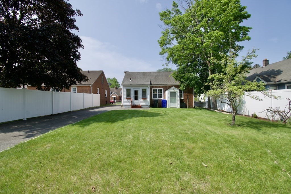 79 Strong Street Springfield, MA 01104 - Photo 10 of 39 Gallery Image 10