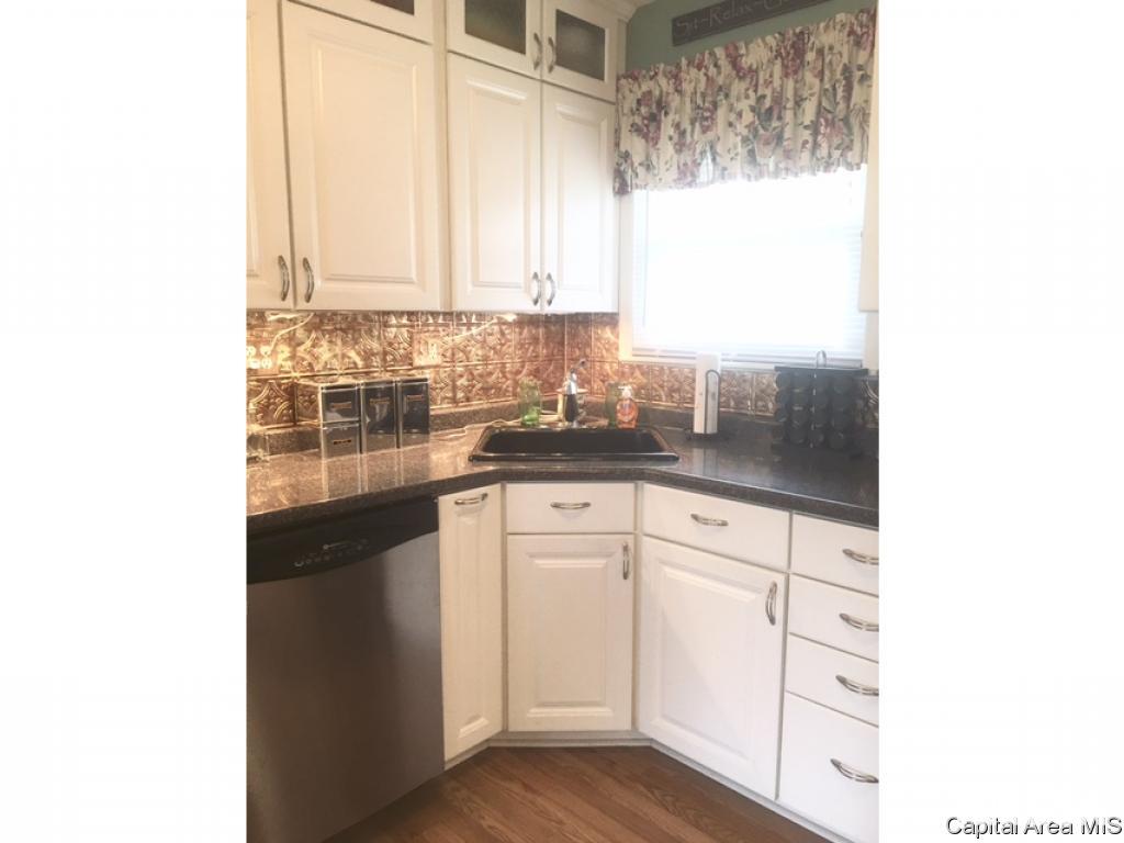 2740 Selkirk Road Springfield, IL 62702 - Photo 13 of 32