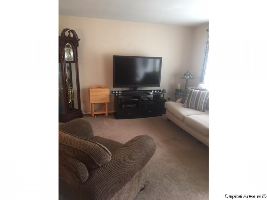 2740 Selkirk Road Springfield, IL 62702 - Photo 15 of 32