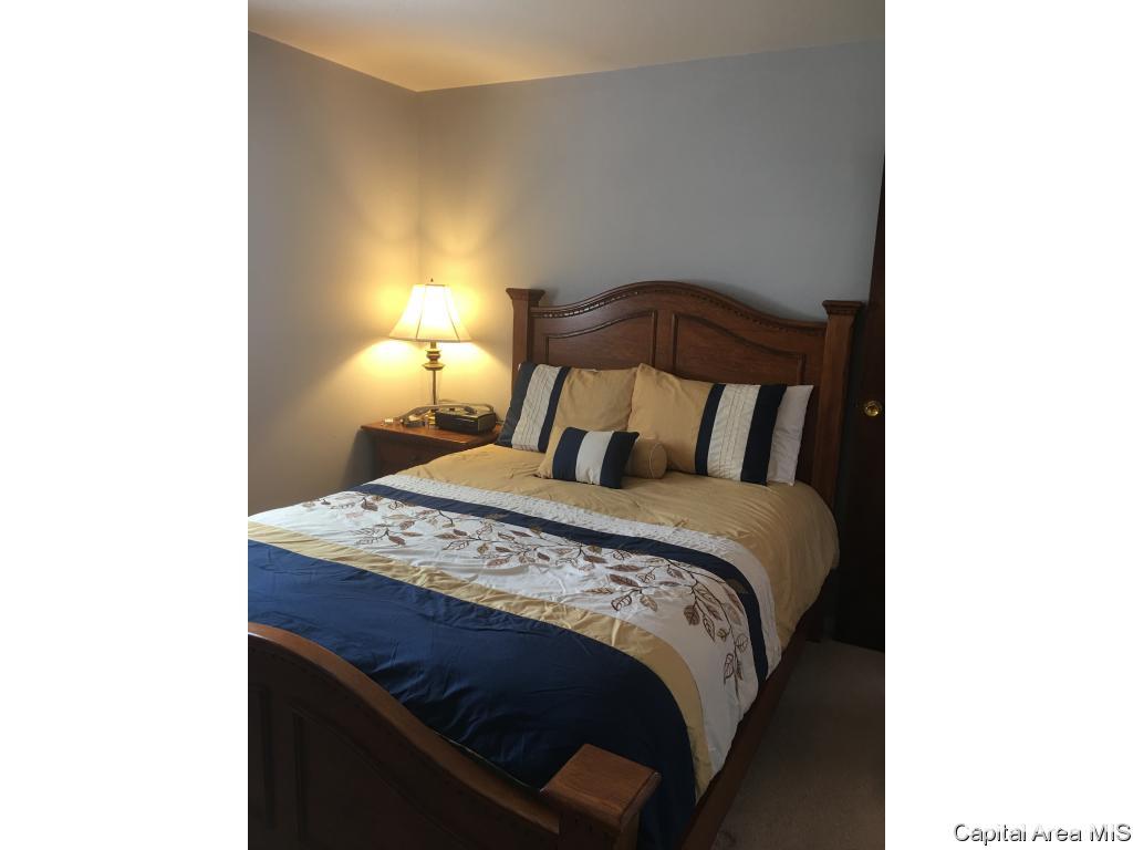 2740 Selkirk Road Springfield, IL 62702 - Photo 19 of 32