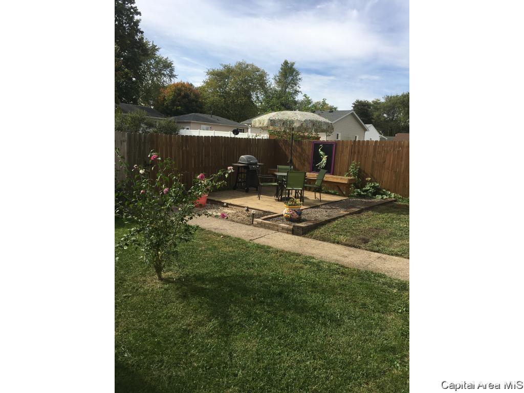 2740 Selkirk Road Springfield, IL 62702 - Photo 3 of 32