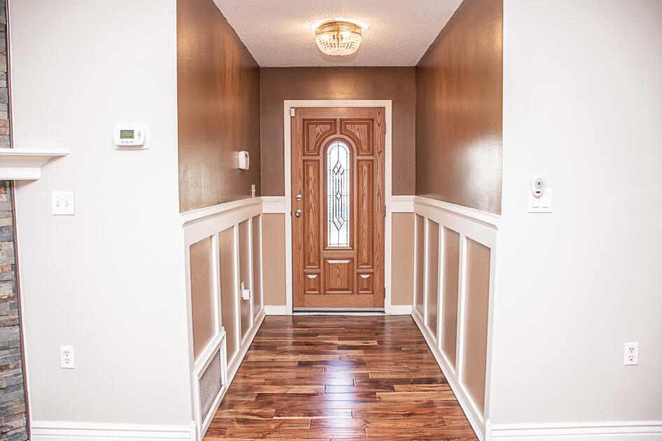 17 8th Avenue Shalimar, FL 32579 - Photo 3 of 25 a view of a hallway with wooden floor