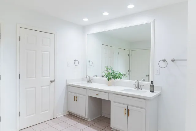 $334,900 | 2201 Fairbanks Avenue, Nederland, TX 77627