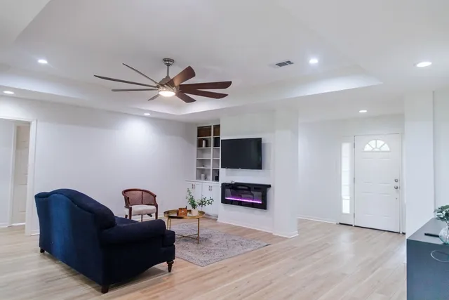 $334,900 | 2201 Fairbanks Avenue, Nederland, TX 77627