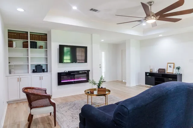 $334,900 | 2201 Fairbanks Avenue, Nederland, TX 77627