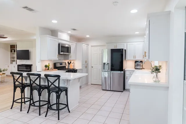 $334,900 | 2201 Fairbanks Avenue, Nederland, TX 77627