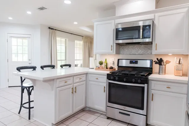 $334,900 | 2201 Fairbanks Avenue, Nederland, TX 77627