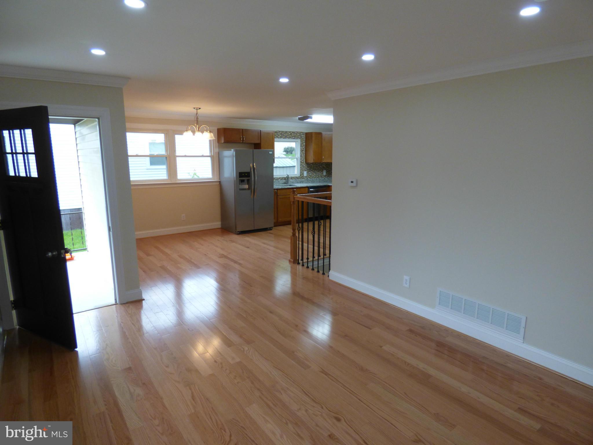 6818 Richardson Road Baltimore, MD 21207 - Photo 4 of 30 Living Room