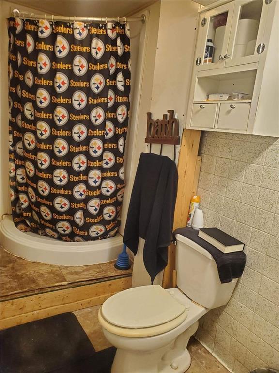 105 Febinger Alley Kittanning, PA 16201 - Photo 20 of 21 a bathroom with a toilet and a sink