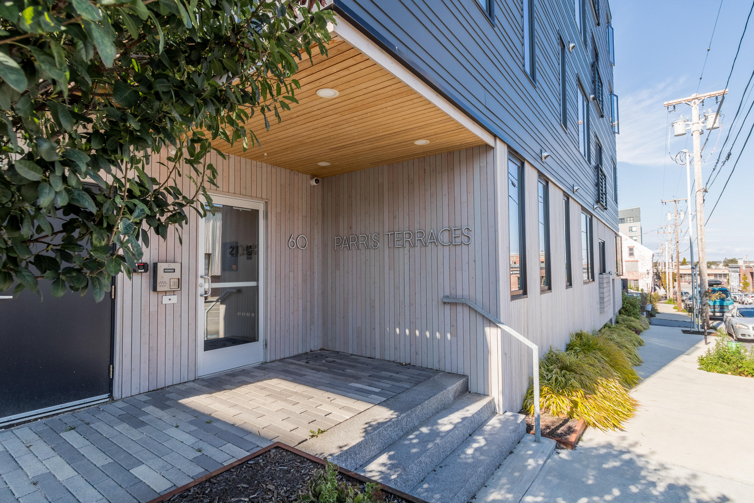 60 Parris Street, Unit 201 Portland, ME 04101 - Photo 3 of 58 20221010rf-71003