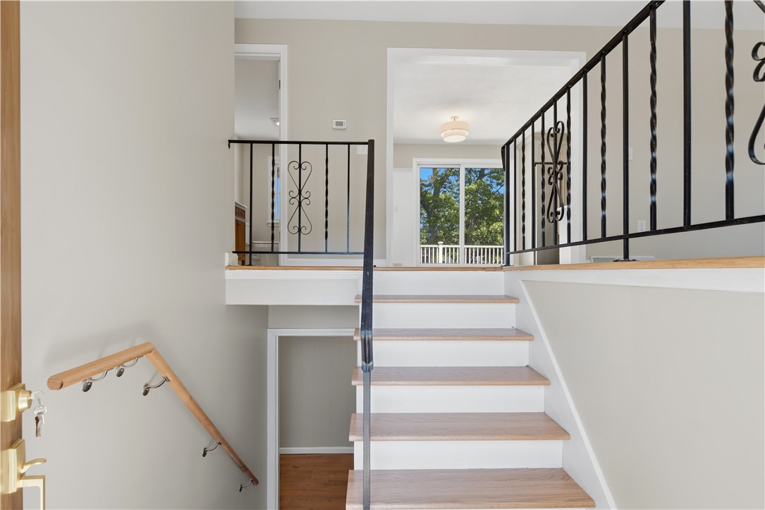 247 Asylum Road Warwick, RI 02886 - Photo 4 of 34