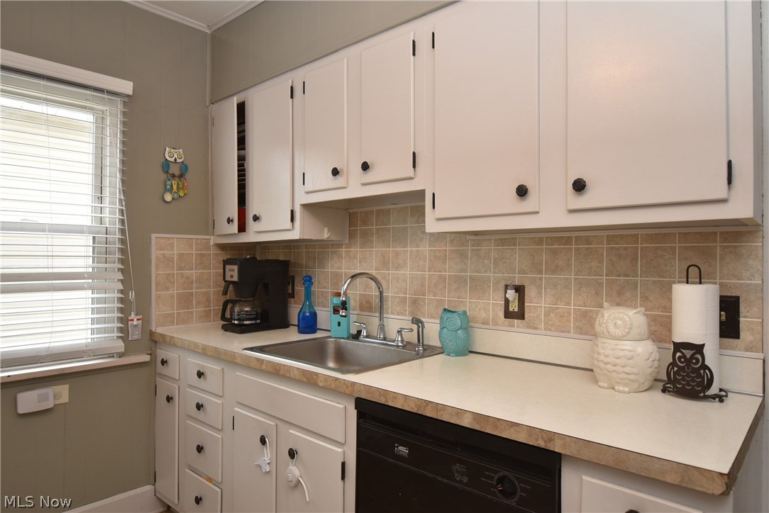 1240 Spring Road Cleveland, OH 44109 - Photo 11 of 30