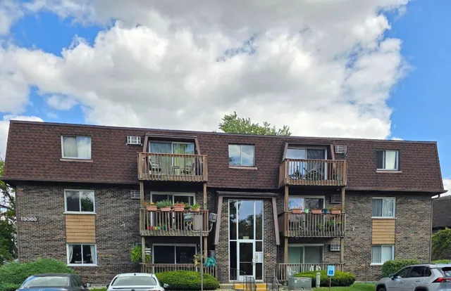 $119,500 | 19360 Wolf Road, Unit 1, Mokena, IL 60448