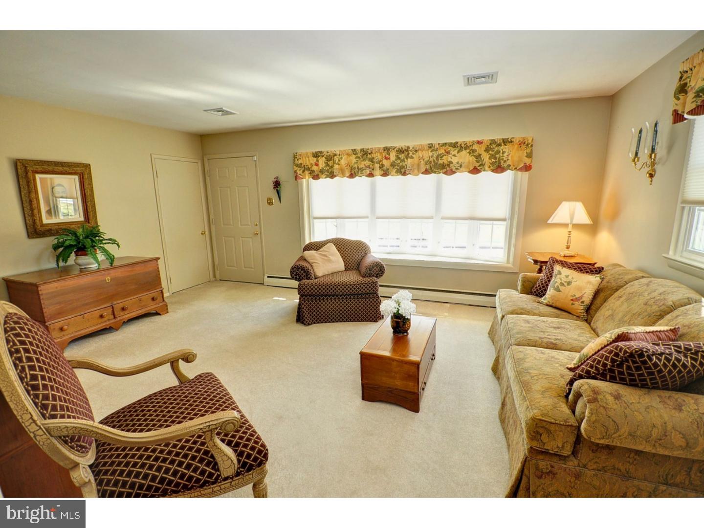 400 Fairgrounds Road Hatfield, PA 19440 - Photo 10 of 22 Living Room