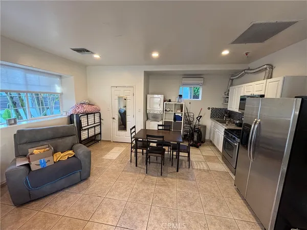 $1,800 | 5658 Cahill Avenue, Tarzana, CA 91356