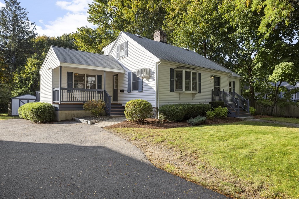 4 Hampton Road Stoneham, MA 02180 - Photo 2 of 41 Gallery Image 2