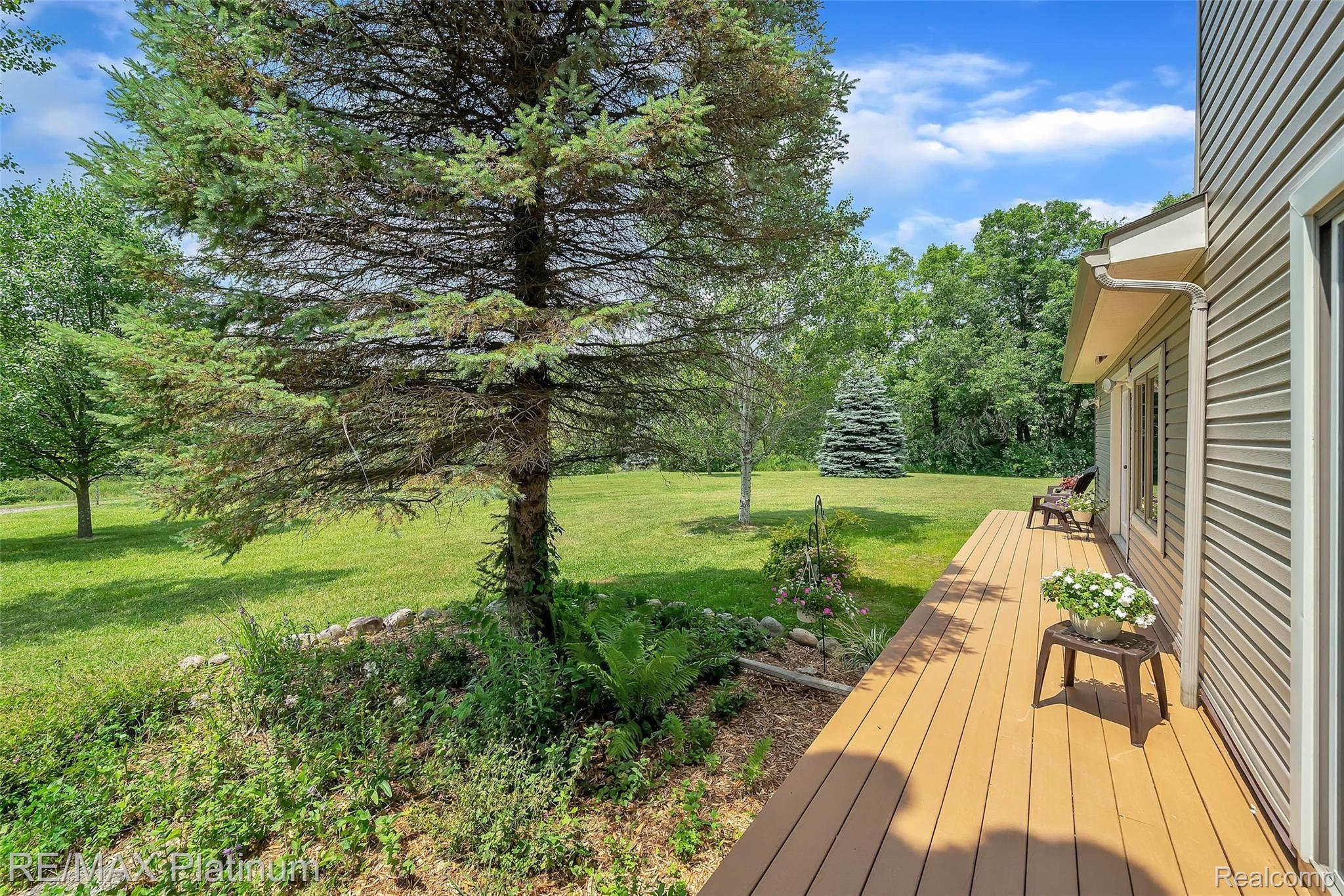 4605 West Schafer Road Pinckney, MI 48169 - Photo 2 of 24 2. Off Front Deck