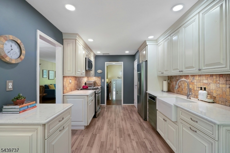 52 Stockton Road Summit, NJ 07901 - Photo 10 of 36