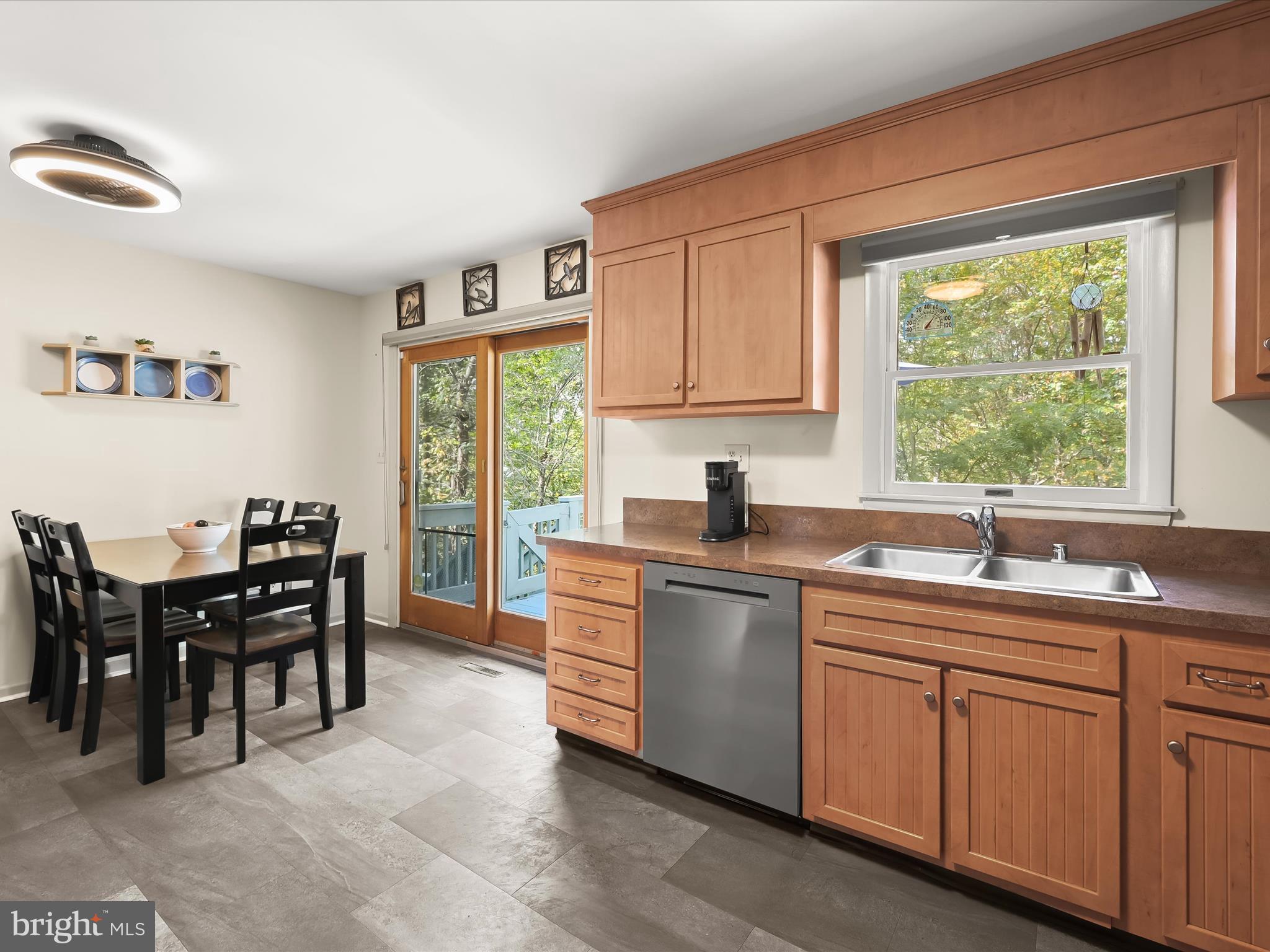 4950 Fleming Road Mount Airy, MD 21771 - Photo 16 of 64 Kitchen w/ breakfast nook