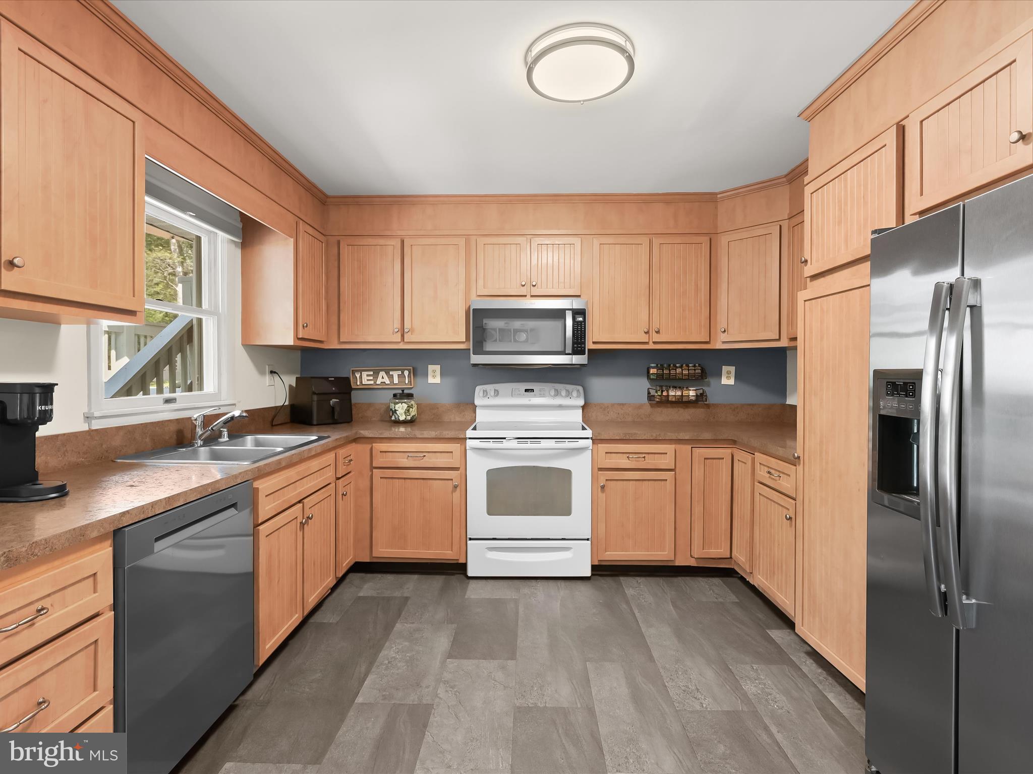 4950 Fleming Road Mount Airy, MD 21771 - Photo 18 of 64 a kitchen with granite countertop a refrigerator stove top oven and sink