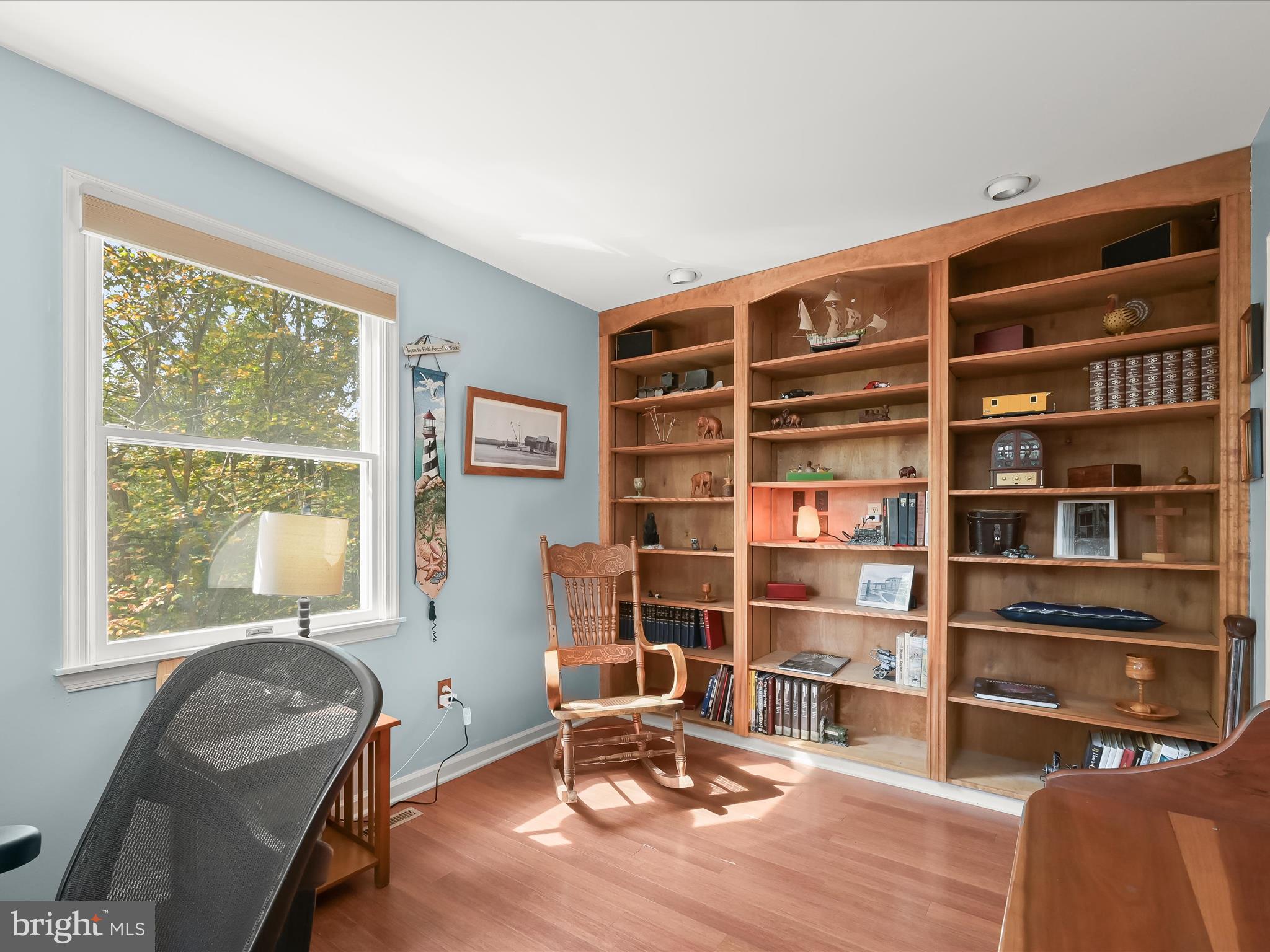 4950 Fleming Road Mount Airy, MD 21771 - Photo 24 of 64 a room with furniture and a window