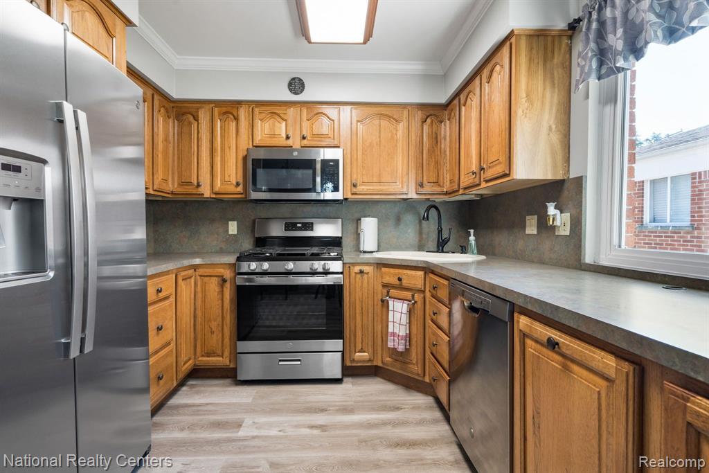 9112 Henry Ruff Road Livonia, MI 48150 - Photo 10 of 32 Gallery Image 10