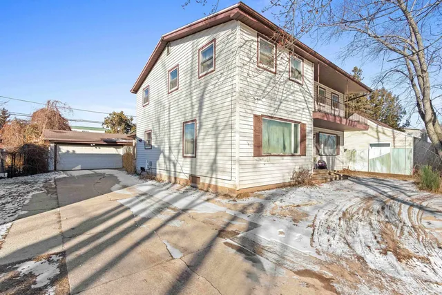 $292,000 | 1312 South Riverdale Drive, Appleton, WI 54914