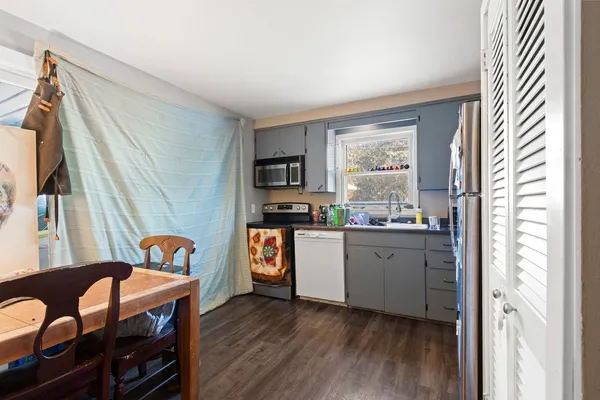 $292,000 | 1312 South Riverdale Drive, Appleton, WI 54914