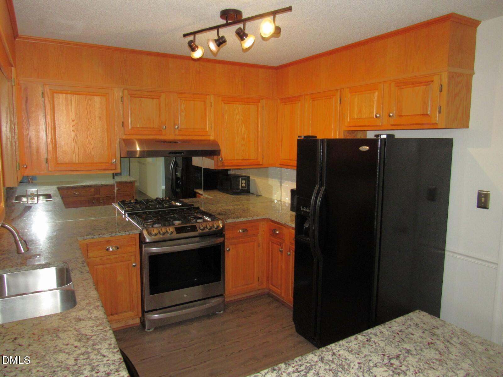 1290 Spring Valley Road Henderson, NC 27537 - Photo 14 of 71 Kitchen