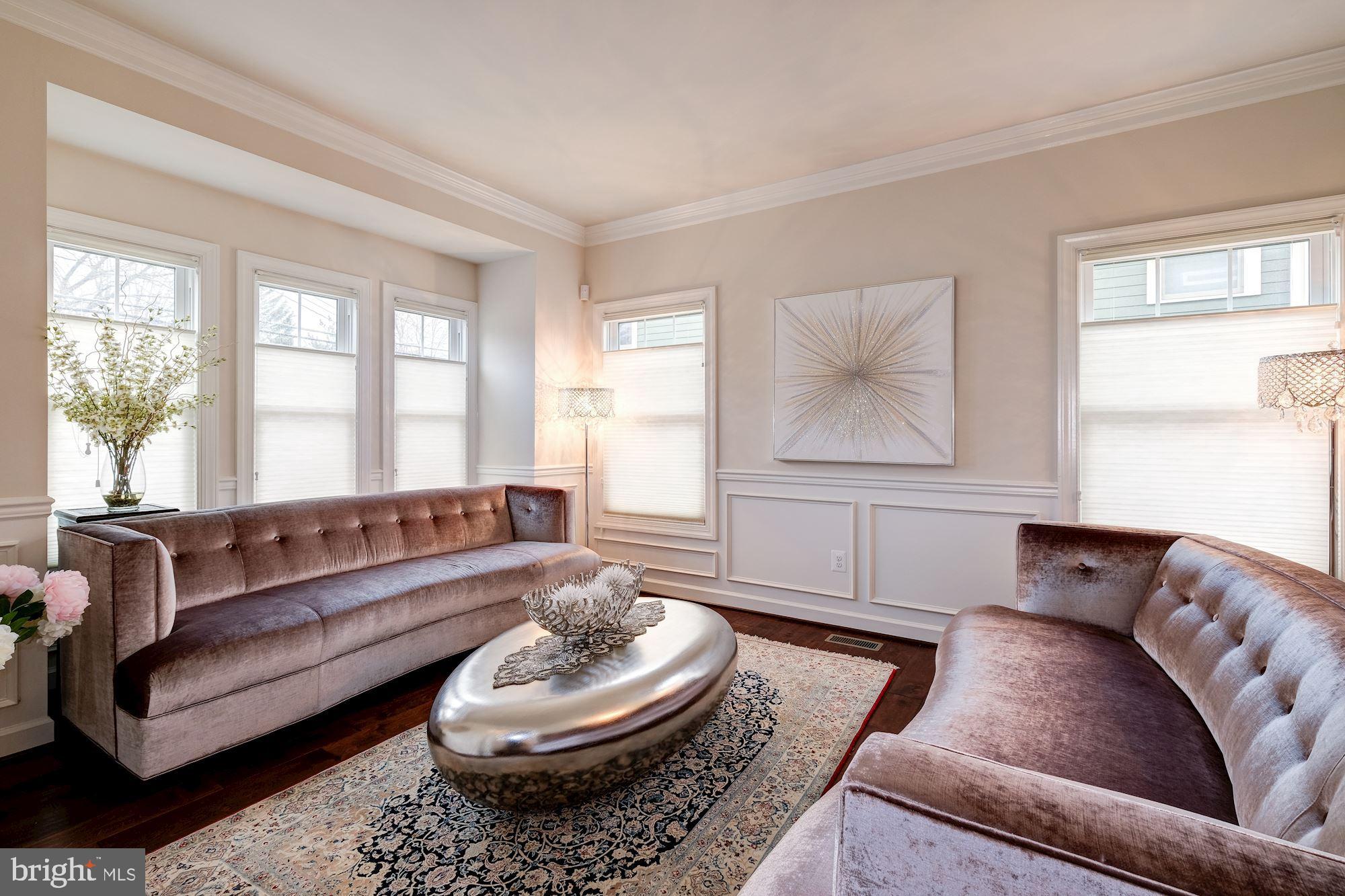 2310 North Glebe Road Arlington, VA 22207 - Photo 2 of 39 Living Room