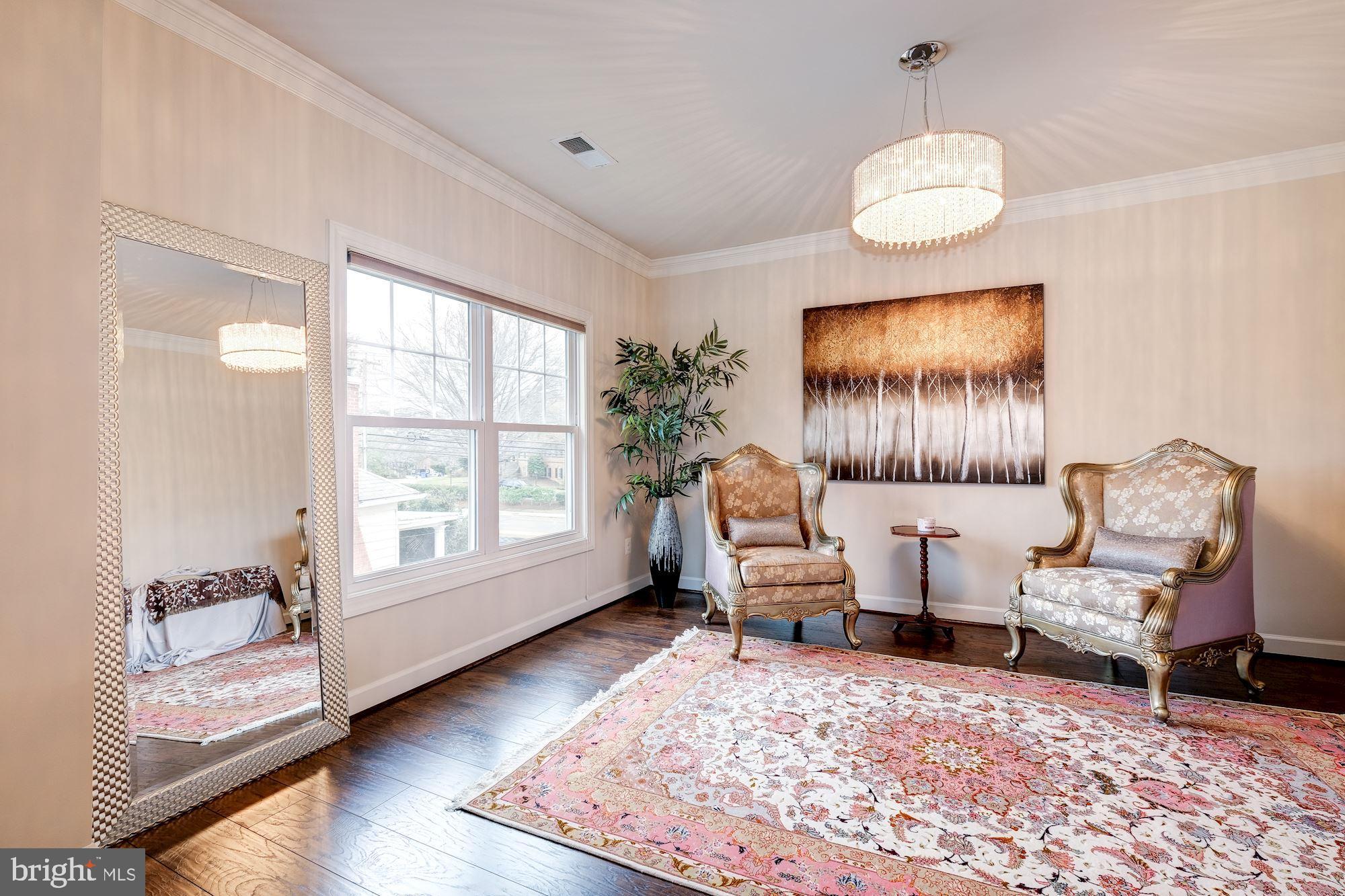 2310 North Glebe Road Arlington, VA 22207 - Photo 15 of 39 Expansive Master Sitting Room