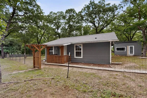 $1,300 | 5011 Briar Patch Lane, Burleson, TX 76028